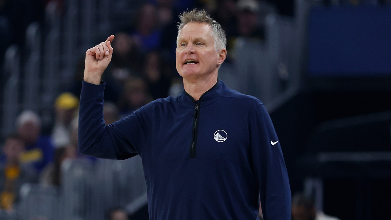 Head coach Steve Kerr of the Golden State Warriors directs his players in the first quarter against the Charlotte Hornets at Chase Center on January 17, 2026 in San Francisco, California.