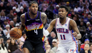 PHILADELPHIA, PENNSYLVANIA - JANUARY 20: Jalen Green #4 of the Phoenix Suns drives to the basket against Justin Edwards #11 of the Philadelphia 76ers during the second half at Xfinity Mobile Arena on January 20, 2026 in Philadelphia, Pennsylvania. NOTE TO USER: User expressly acknowledges and agrees that, by downloading and or using this photograph, User is consenting to the terms and conditions of the Getty Images License Agreement. (Photo by Emilee Chinn/Getty Images)