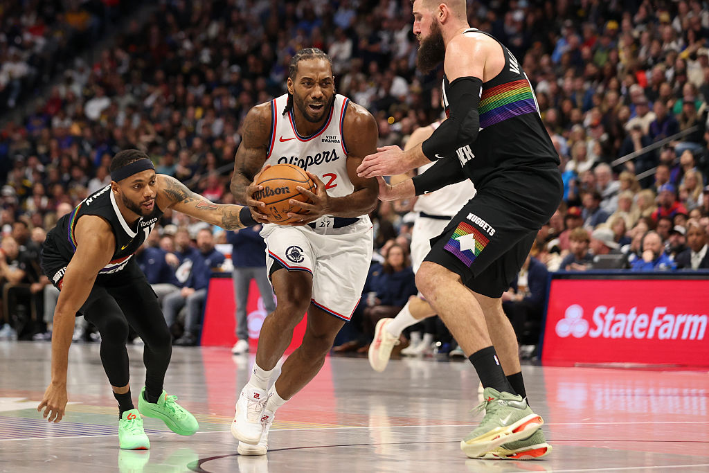 DENVER, COLORADO - JANUARY 30: Kawhi Leonard #2 of the Los Angeles Clippers drives to the basket as the Denver Nuggets defend during the fourth quarter at Ball Arena on January 30, 2026 in Denver, Colorado. NOTE TO USER: User expressly acknowledges and agrees that, by downloading and or using this photograph, User is consenting to the terms and conditions of the Getty Images License Agreement. (Photo by Tanner Pearson/Clarkson Creative/Getty Images)