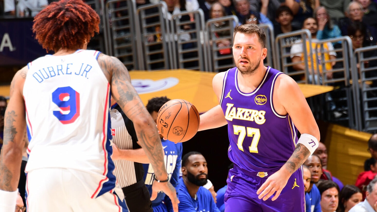 Luka Dončić exits game vs. Clippers with left leg contusion