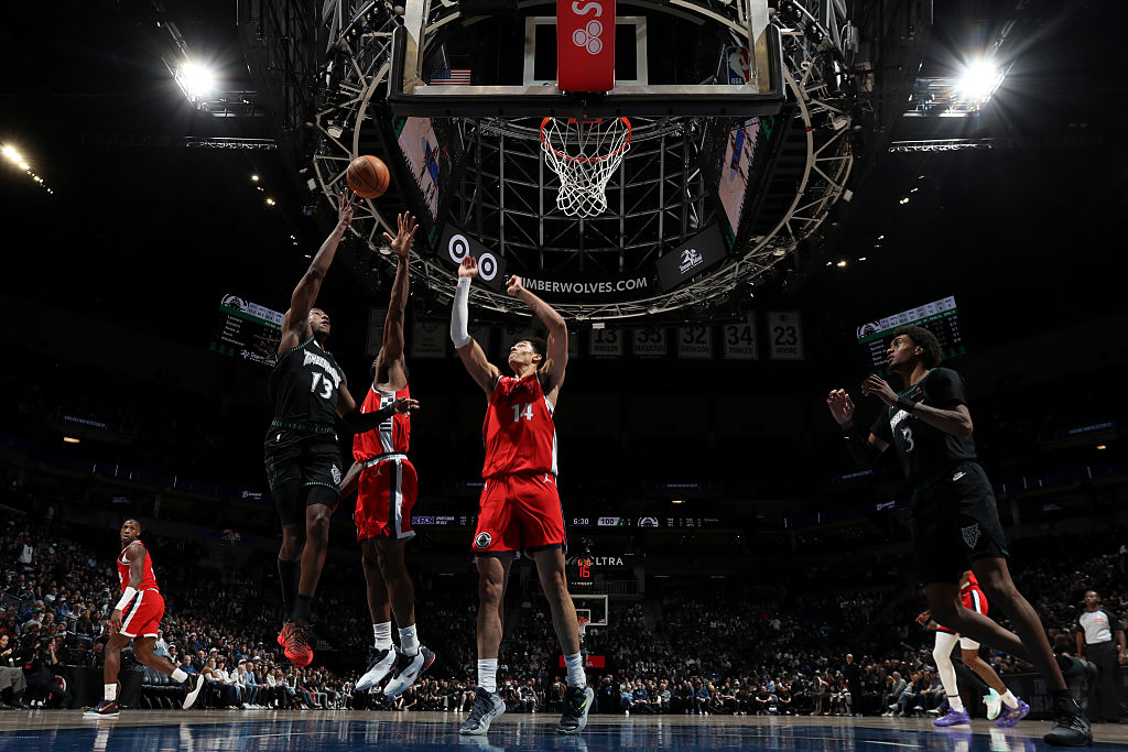 MINNEAPOLIS, MN - FEBRUARY 8: Ayo Dosunmu #13 of the Minnesota Timberwolves drives to the basket during the game against the LA Clippers on February 8, 2026 at Target Center in Minneapolis, Minnesota. NOTE TO USER: User expressly acknowledges and agrees that, by downloading and or using this Photograph, user is consenting to the terms and conditions of the Getty Images License Agreement. Mandatory Copyright Notice: Copyright 2026 NBAE (Photo by Jordan Johnson/NBAE via Getty Images)