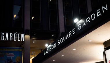 Madison Square Garden considers splitting Knicks and Rangers into separate companies