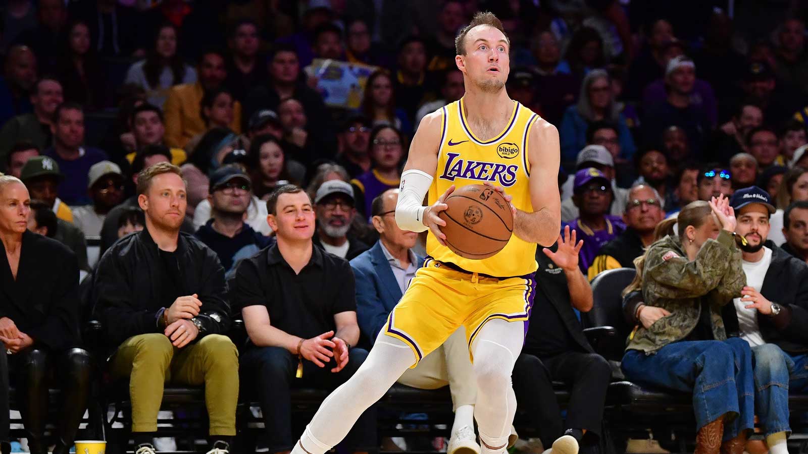 Los Angeles Lakers guard Luke Kennard (10) shoots against the Golden State Warriors during the first half at Crypto.com Arena.