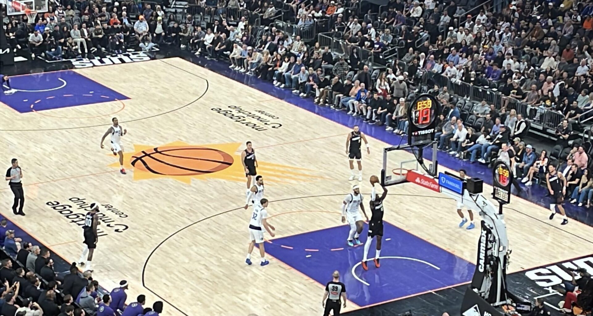 Suns hang on to 111-102 win over Mavericks—Phoenix led by as many as 31 points