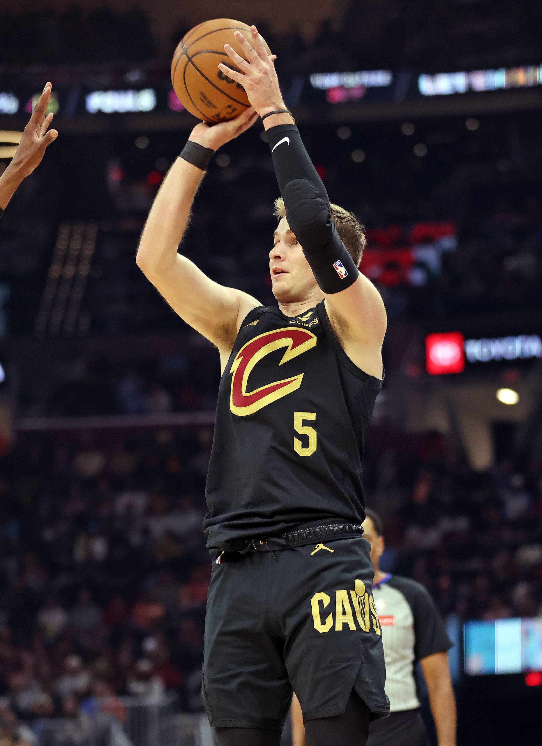 Cleveland Cavaliers guard Sam Merrill drains a three against the Washington Wizards in the first half of play. 