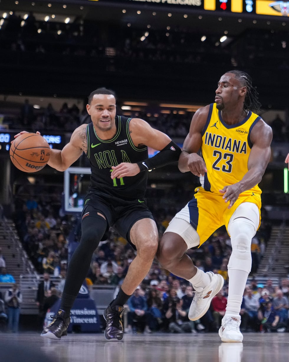 New Orleans Pelicans guard Bryce McGowens (11) drives on Indiana Pacers guard Aaron Nesmith...