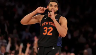 Knicks' fans baffled after Karl-Anthony Towns' pre-game antics image