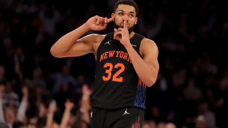 Knicks' fans baffled after Karl-Anthony Towns' pre-game antics image
