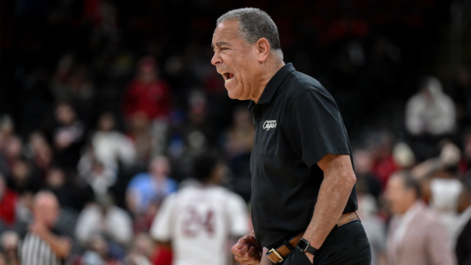 Houston Cougars head coach Kelvin Sampson reacts during the first half against the Arkansas Razorbacks at Prudential Center.