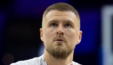 Kristaps Porzingis shooting before a game