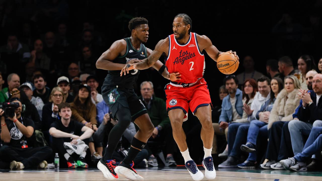 NBA Roundup: Leonard helps Clippers rout slumping Timberwolves