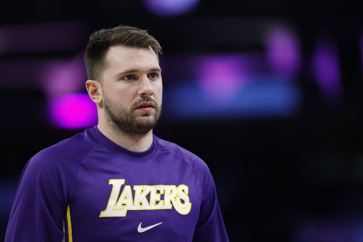 Luka Dončić ruled out of Lakers-Sixers game after leaving with apparent leg injury