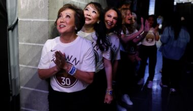 Golden State Warriors fans can't get enough of the Hardwood Classics