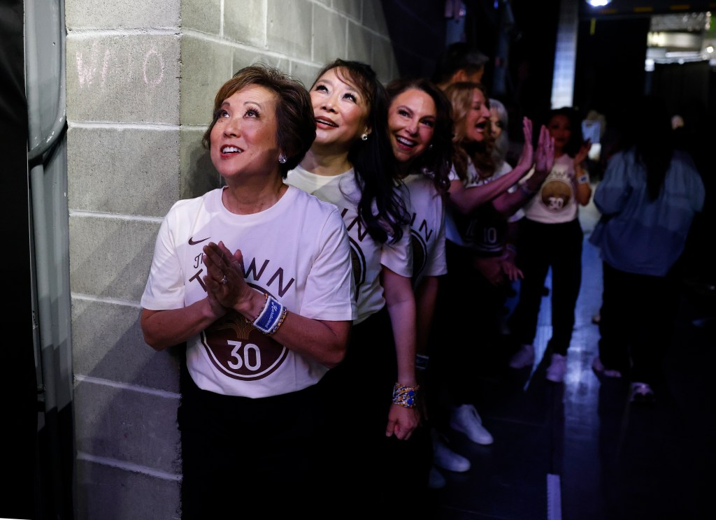 Golden State Warriors fans can't get enough of the Hardwood Classics