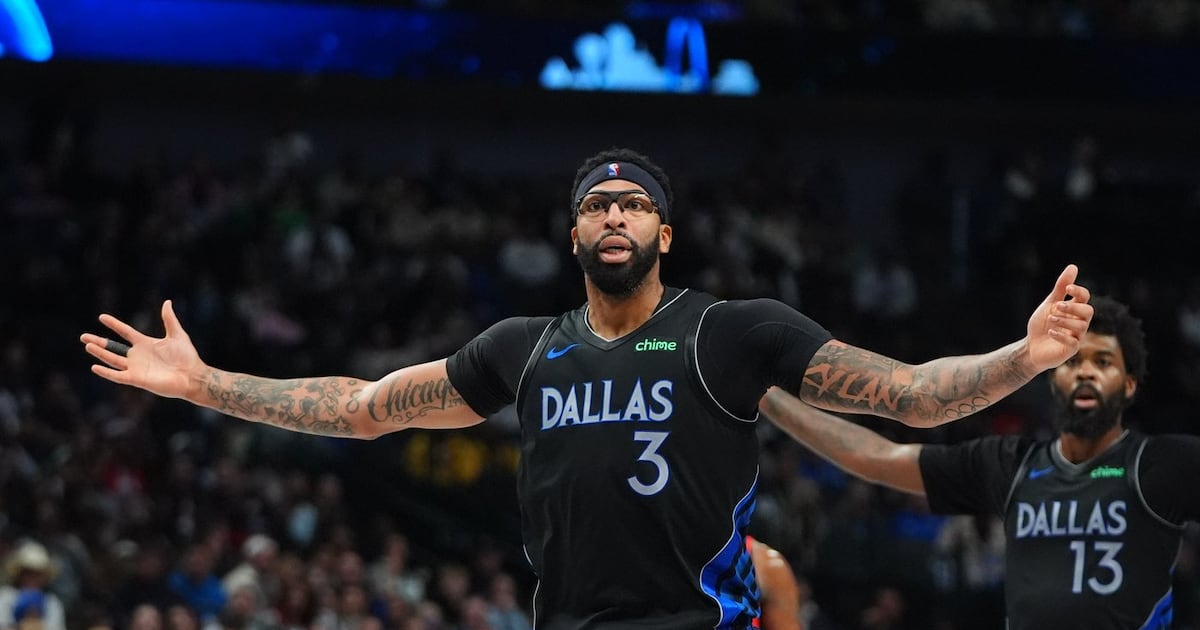 Mavs, Raptors active in Anthony Davis trade talks