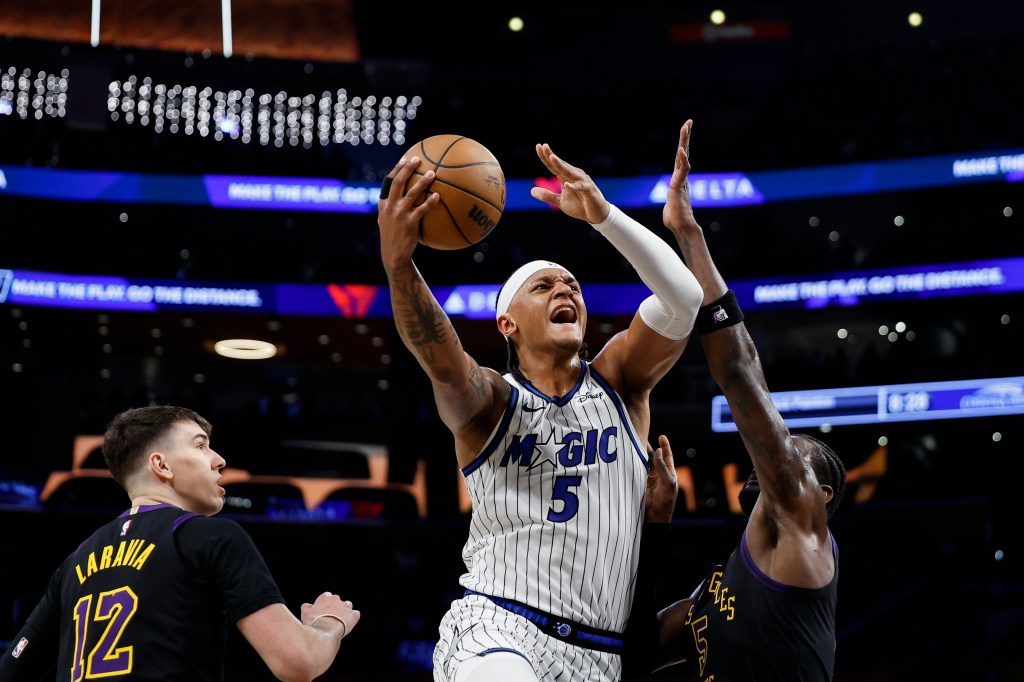 Orlando Magic flex clutch muscles against Lakers on road