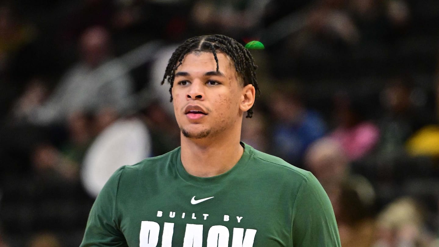 Feb 6, 2026; Milwaukee, Wisconsin, USA; Milwaukee Bucks forward Ousmane Dieng (21) warms up during halftime against the Indiana Pacers at Fiserv Forum. Mandatory Credit: Benny Sieu-Imagn Images
