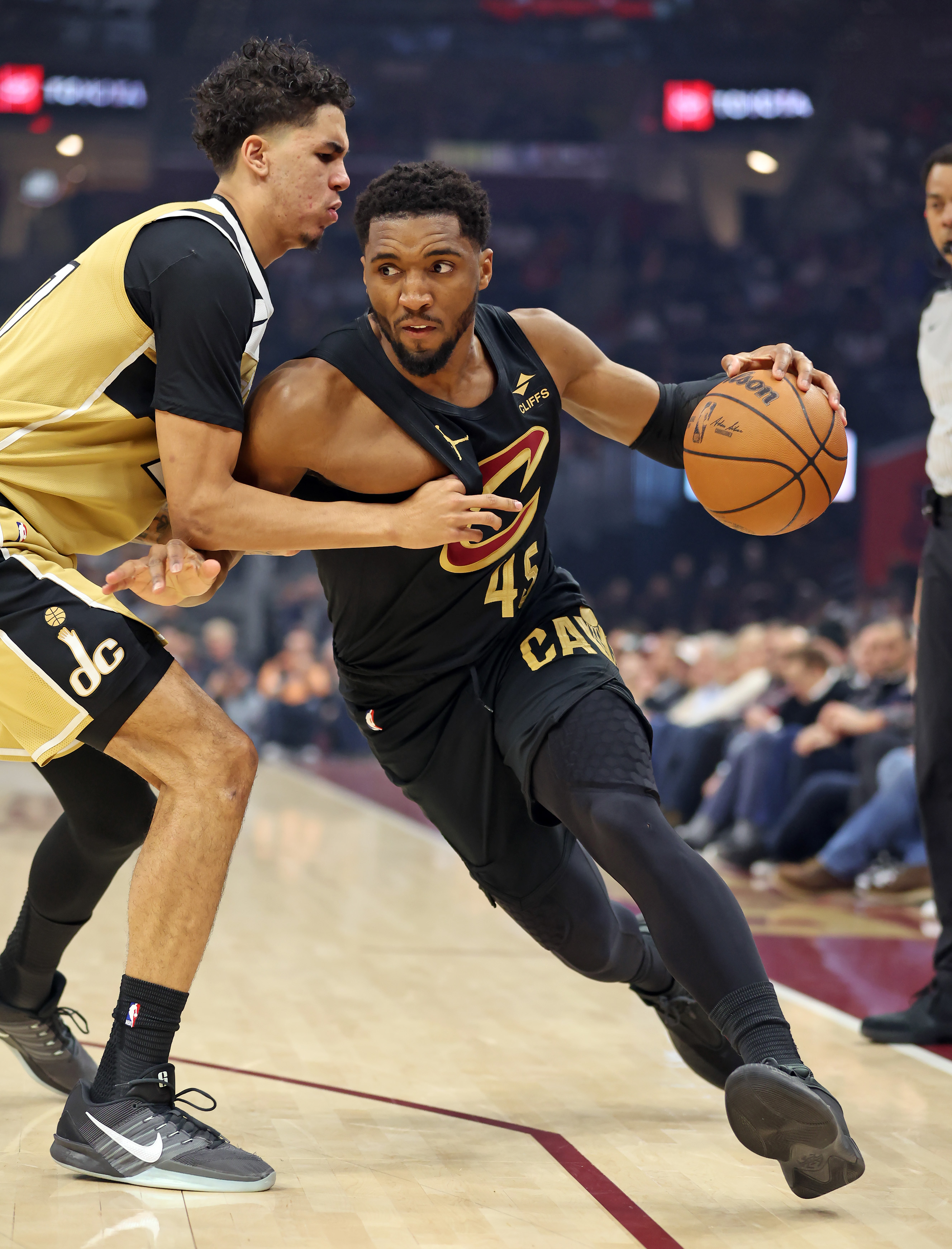 Cleveland Cavaliers guard Donovan Mitchell drives to the paint against the Washington Wizards in the first half of play. 