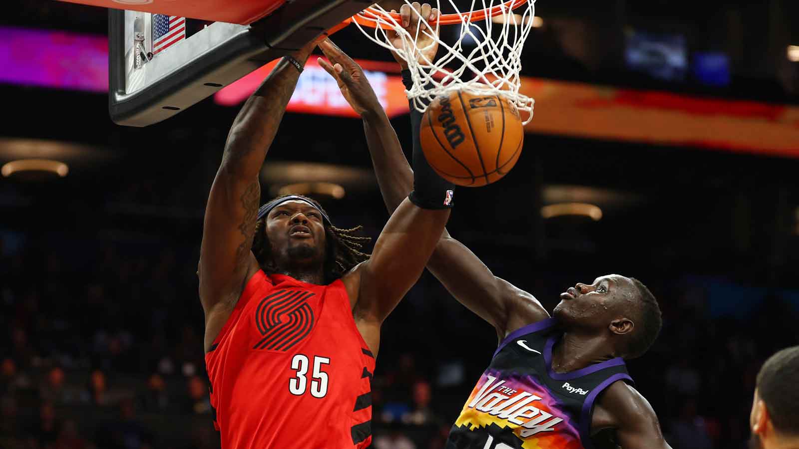 Portland Trail Blazers center Robert Williams III (35) dunks the ball against Phoenix Suns center Khaman Maluach (10) in the second half at Mortgage Matchup Center