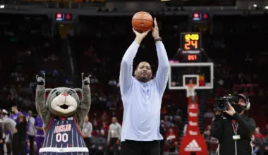 7-time NBA champion Robert Horry picks his 2 favorite title teams image