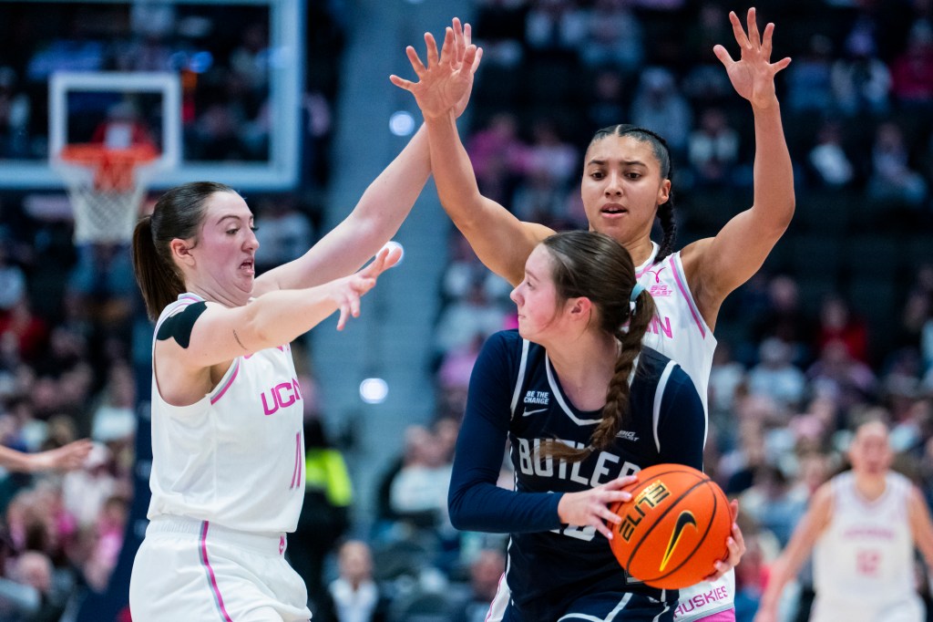 With Sarah Strong out, UConn women's basketball routs Butler