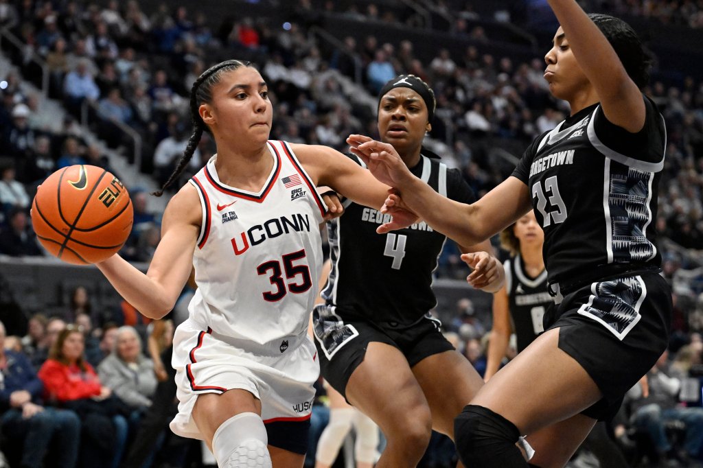 UConn women break program record in 84-52 rout of Georgetown