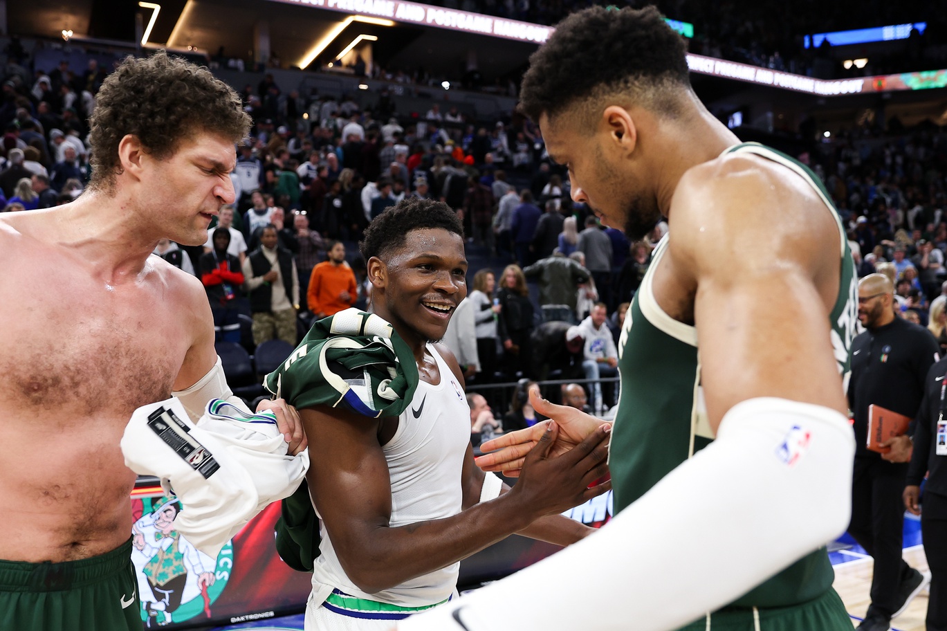 The Wolves Wisely Didn't Take the Giannis Bait At the Trade Deadline