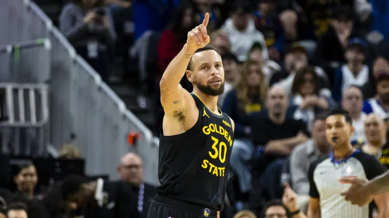 Warriors predicted to reunite Stephen Curry with 6-foot-8 forward via buyout image