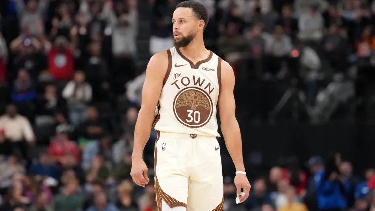 Warriors officially cut ties with Stephen Curry's beloved 25-year-old teammate via trade to Raptors image