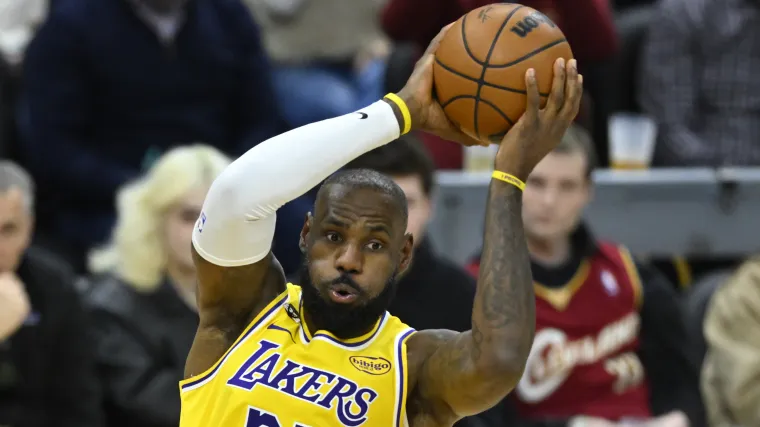 Lakers' LeBron James makes decision on competing in NBA Dunk contest image