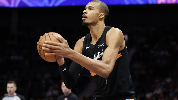 Victor Wembanyama's poster dunk over Kon Knueppel goes viral in Spurs-Hornets clash image