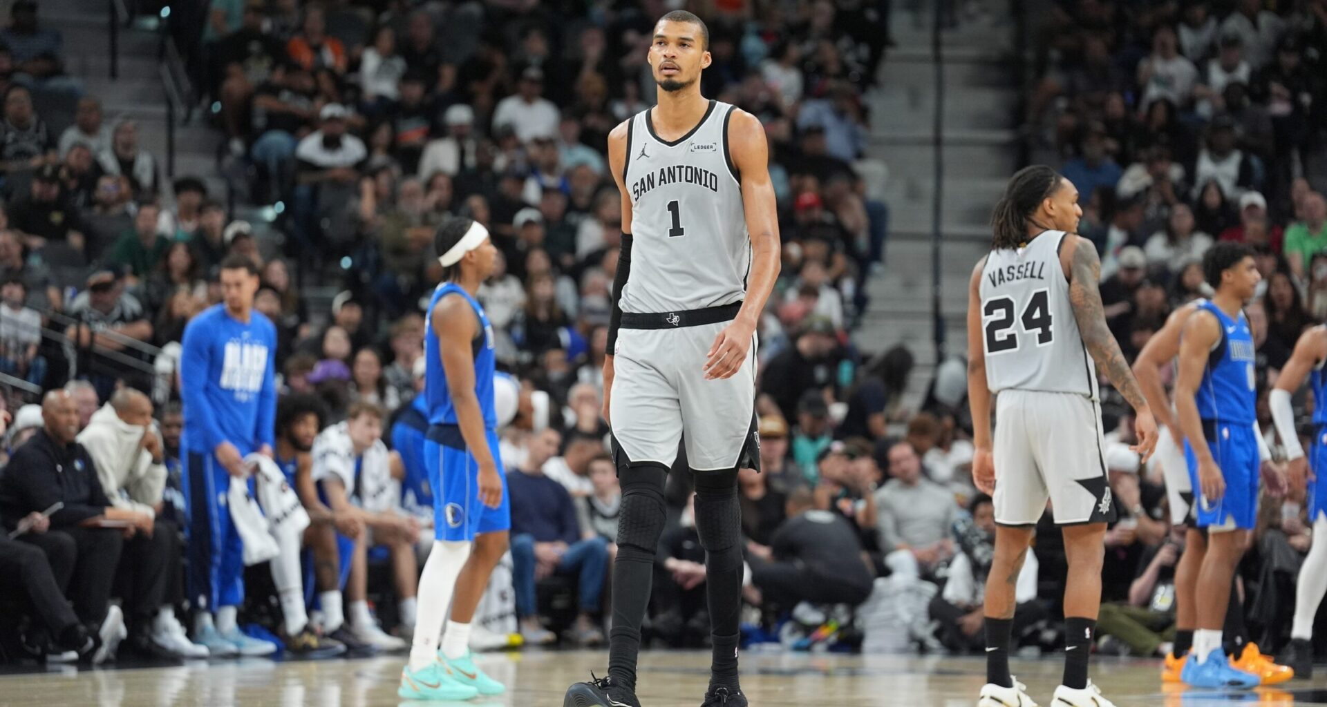 Ranking Arenas the Spurs Have Played at, Including Moody Center