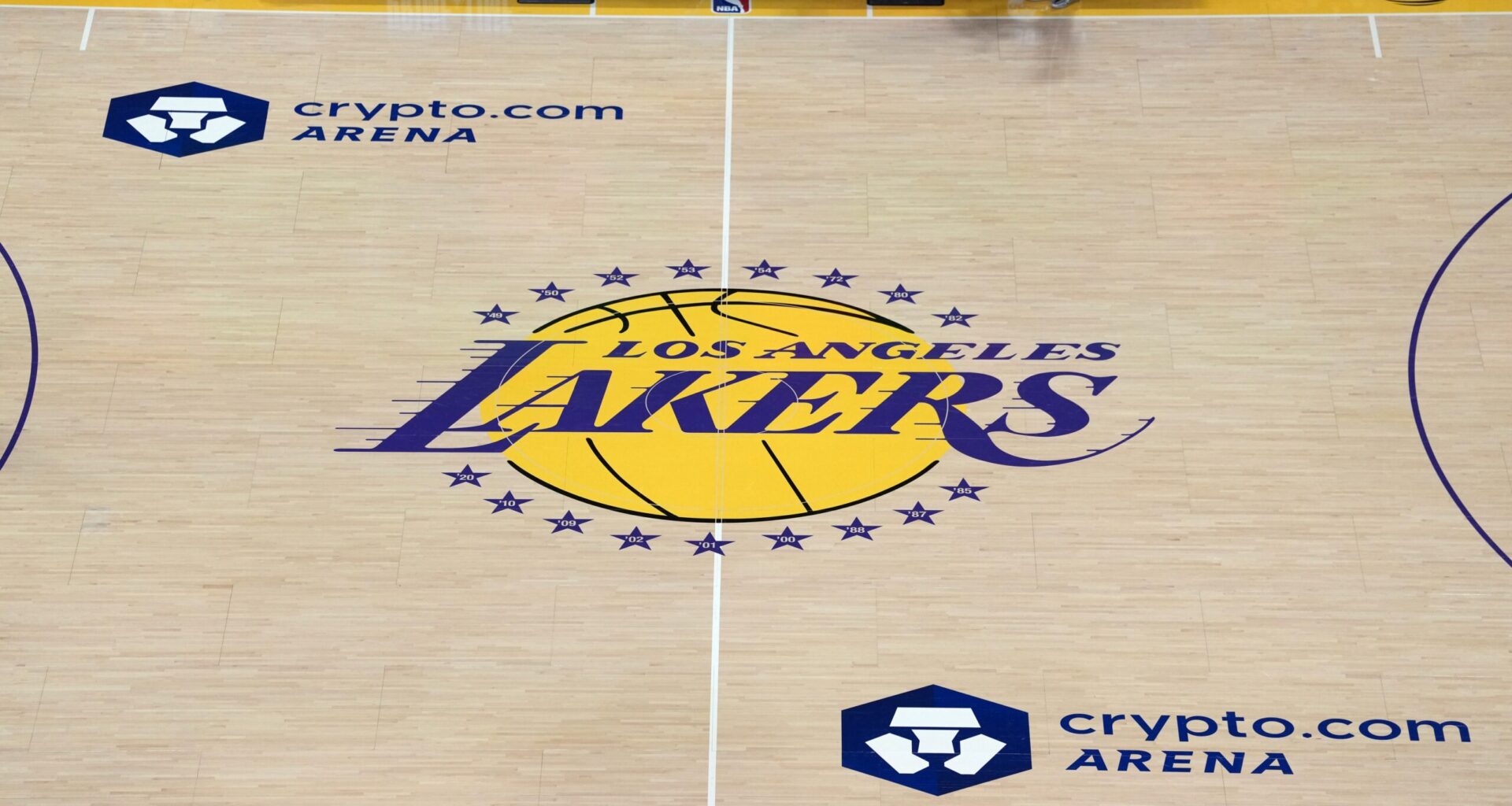 Lakers Unveil Pat Riley's Statue Ahead of Rivalry Matchup