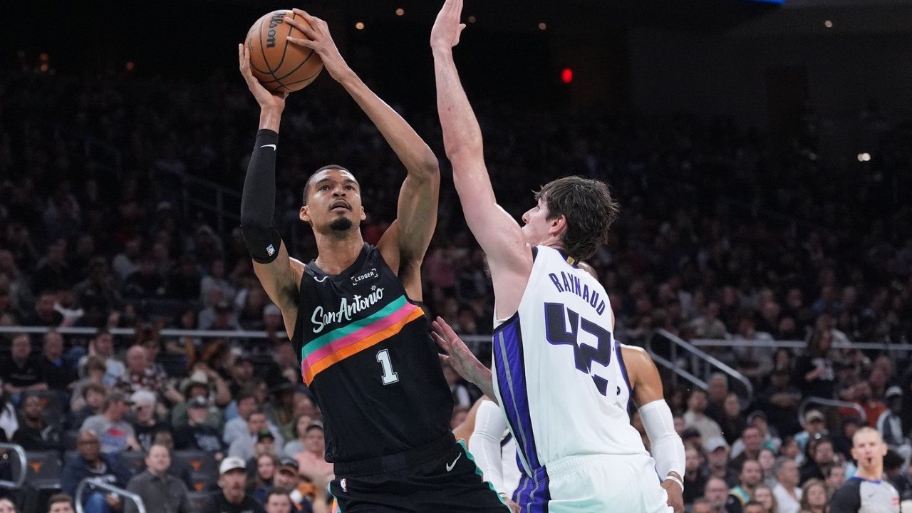 Wembanyama leads Spurs over Kings for eighth straight win