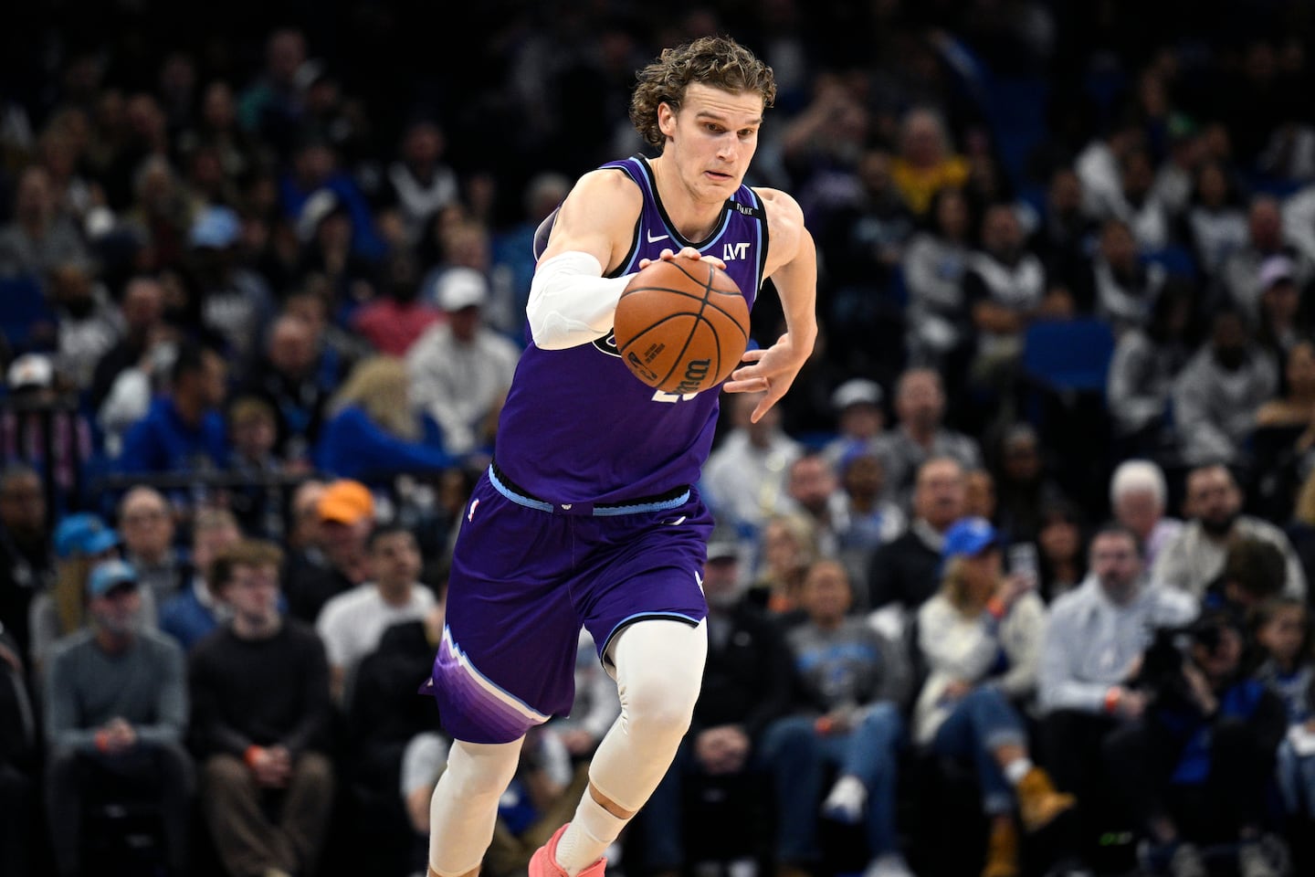 Jazz star Lauri Markkanen played 27 minutes in a loss to the Magic on Feb. 7, but was taken out of the game down the stretch.