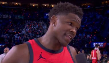 Anthony Edwards giving an interview