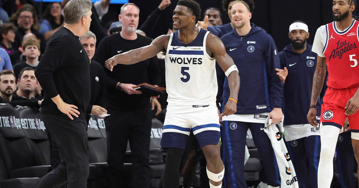 Fan behind Anthony Edwards’ orange bracelet has beaten cancer