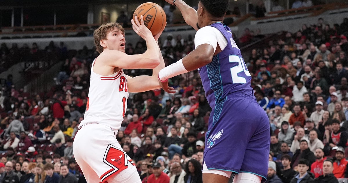 Miller, Knueppel lead Charlotte past Chicago 131-99 for 8th straight road win