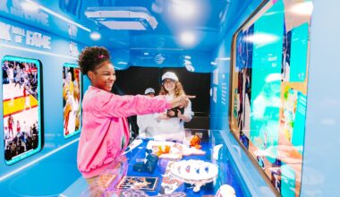 att-dunk-bus-2026-miami-editorial girl fan pointing at screen