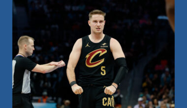 Mitchell takes over late as the Cavaliers survive a Hornets scare for a seventh straight win