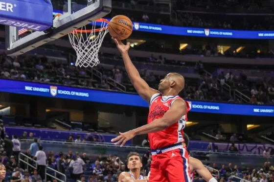 LA Clippers guard Chris Paul (3) goes to the basket during the second half against the Orlando Magic at Kia Center on Nov 20, 2025.