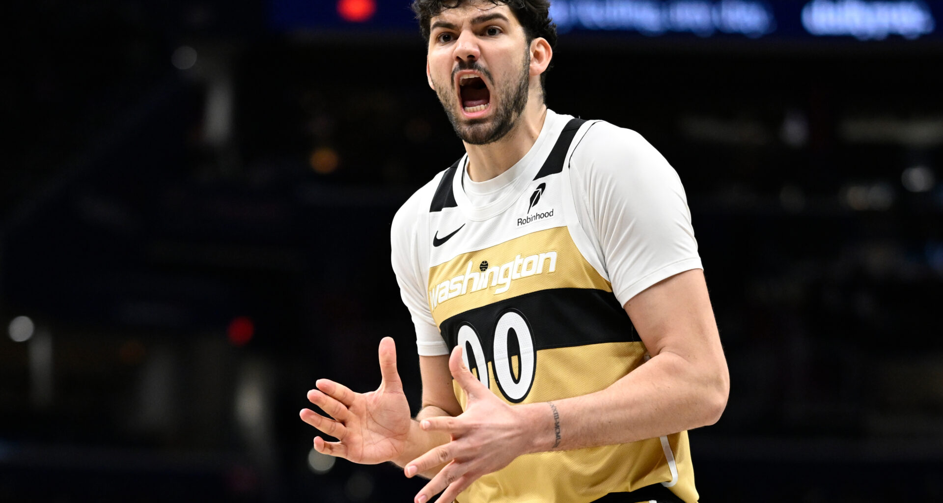 Jakucionis goes 6 for 6 from 3 as Heat roll past Wizards 132-101