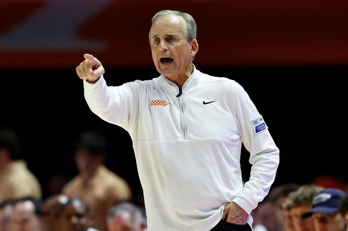 Rick Barnes jokingly wonders if Tennessee players are betting on games