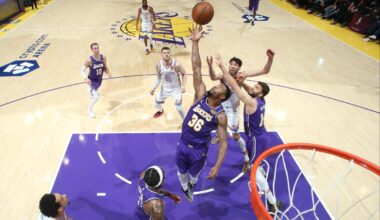 Lakers' rebounding woes set tone in loss to Thunder