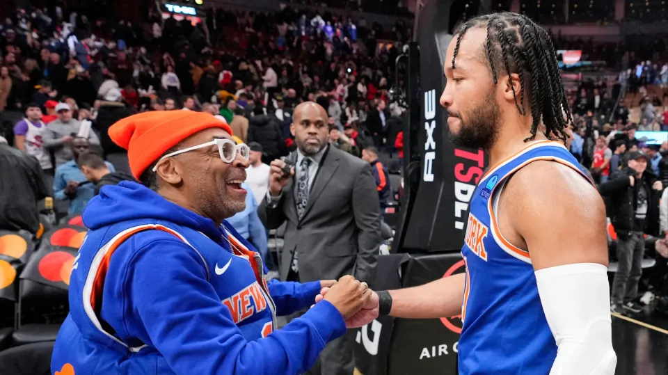 It's not a NY Knicks home game if Spike Lee isn't in attendance