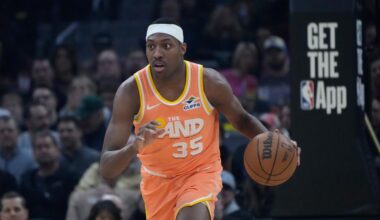 Cleveland Cavaliers sign forward Nae'Qwan Tomlin to standard NBA contract