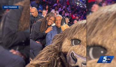 Rumble gets selfies with the Obamas during NBA All-Star Game