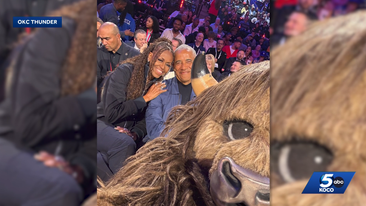 Rumble gets selfies with the Obamas during NBA All-Star Game