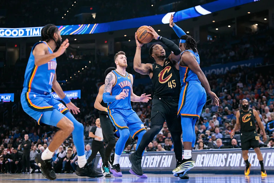 OKLAHOMA CITY, OKLAHOMA - FEBRUARY 22: Donovan Mitchell #45 of the Cleveland Cavaliers drives to the basket during the first half against the Oklahoma City Thunder at Paycom Center on February 22, 2026 in Oklahoma City, Oklahoma. NOTE TO USER: User expressly acknowledges and agrees that, by downloading and or using this photograph, User is consenting to the terms and conditions of the Getty Images License Agreement. (Photo by William Purnell/Getty Images)