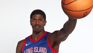 Warriors sign Nate Williams to two-way contract